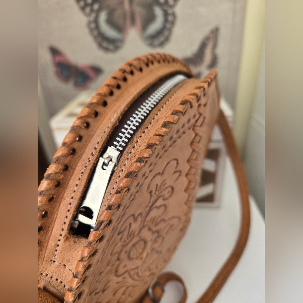 Vintage Round Tooled Leather Bag - Picture 5 of 8